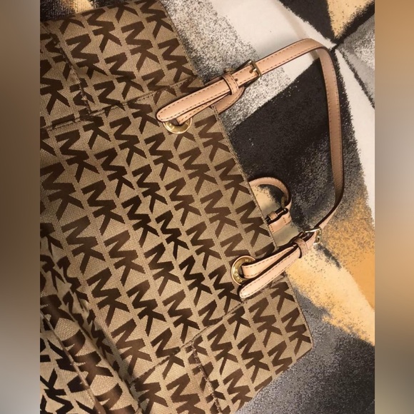 Coach - Picture 5 of 7